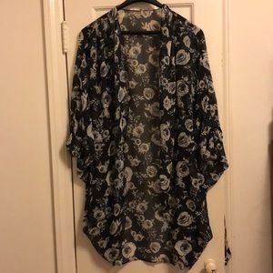Black and White Rose Pattern Kimono